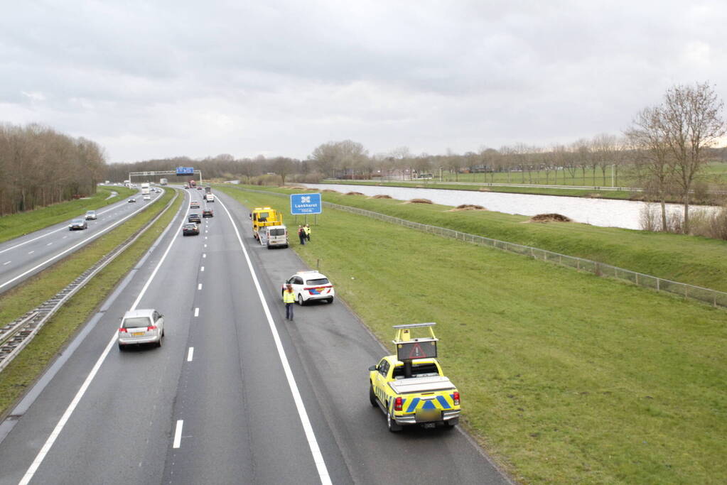 Voertuig beschadigd na kop-staartbotsing