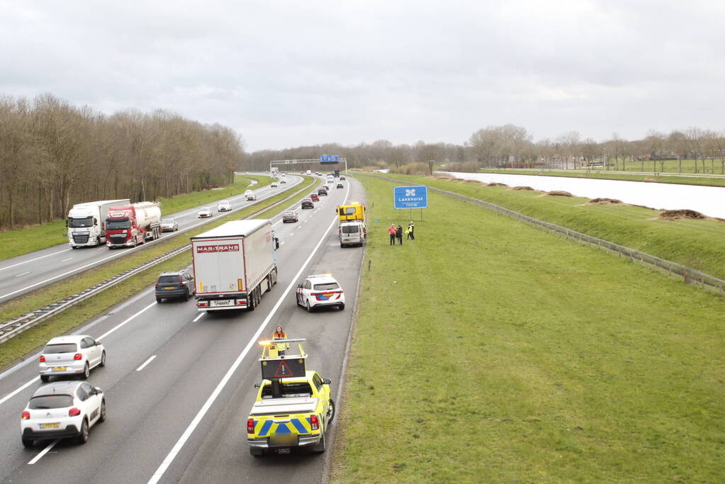 Voertuig beschadigd na kop-staartbotsing