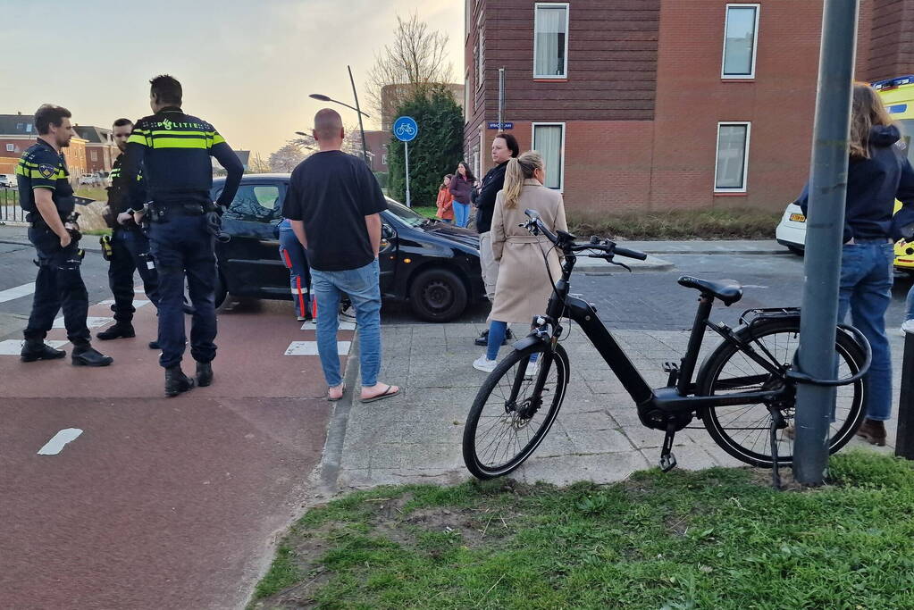 Bestuurster zonder rijbewijs rijdt fietser aan