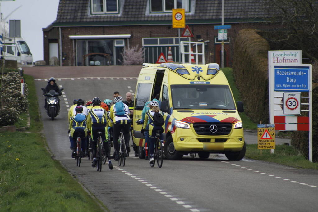 Wielrenners botsen op vluchtheuvel tijdens fietstocht