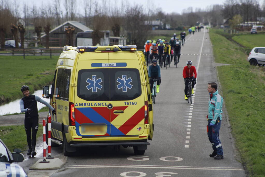 Wielrenners botsen op vluchtheuvel tijdens fietstocht