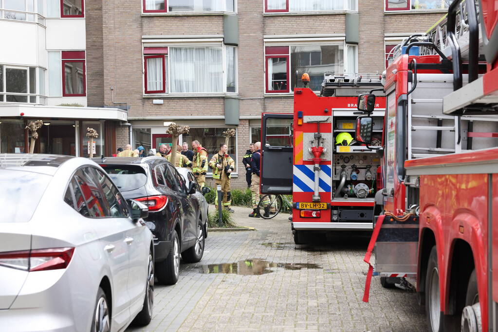 Bewoner uit brandend huis gehaald, veel schade