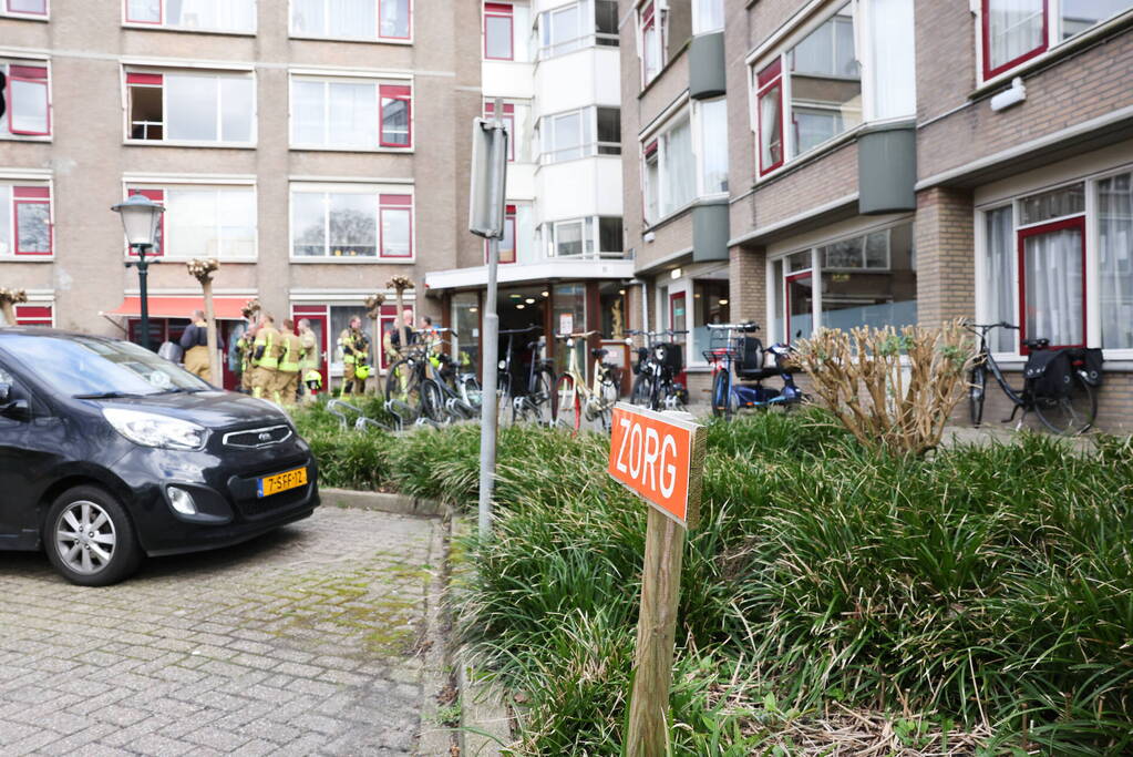 Bewoner uit brandend huis gehaald, veel schade