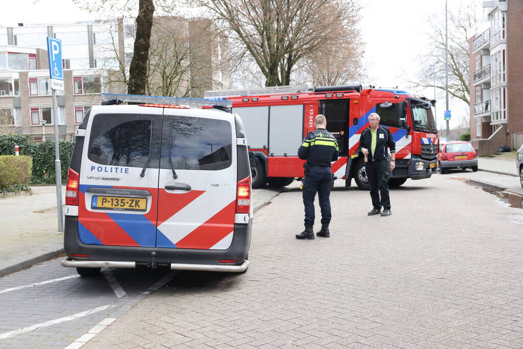 Bewoner uit brandend huis gehaald, veel schade