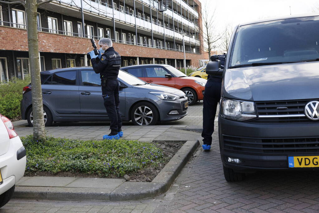 Zwaargewonde na steekpartij bij flat