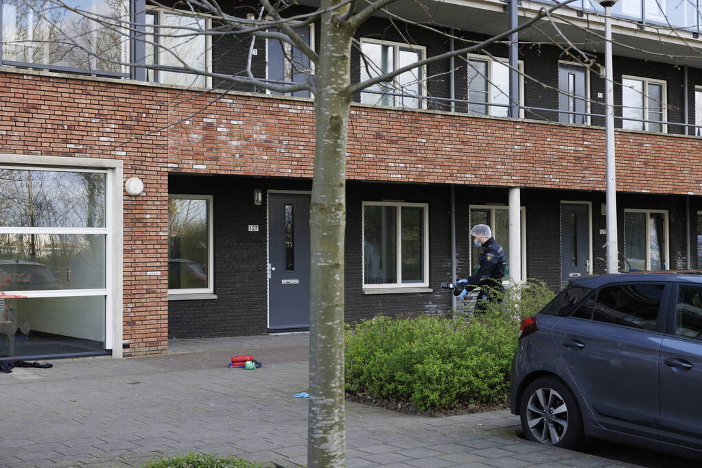 Zwaargewonde na steekpartij bij flat