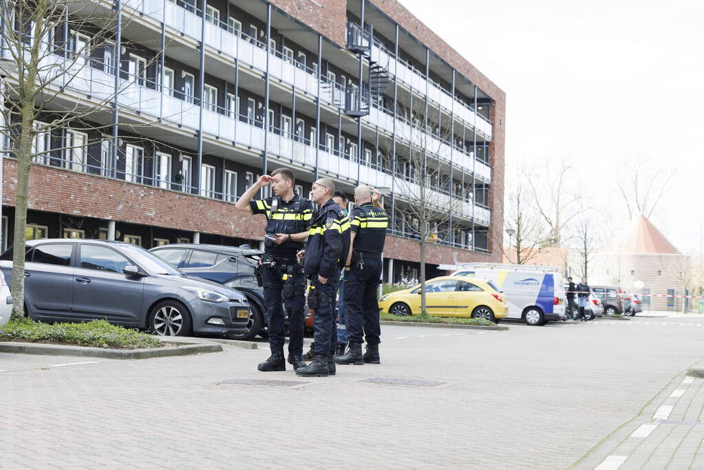 Zwaargewonde na steekpartij bij flat