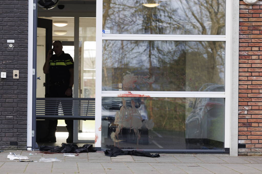 Zwaargewonde na steekpartij bij flat