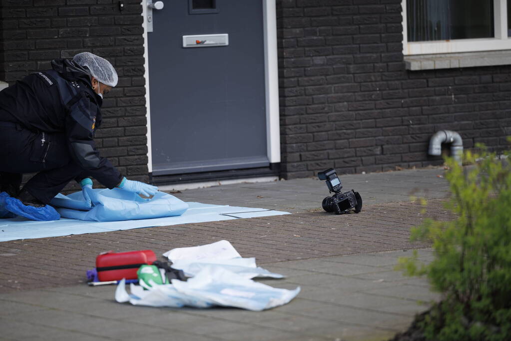 Zwaargewonde na steekpartij bij flat