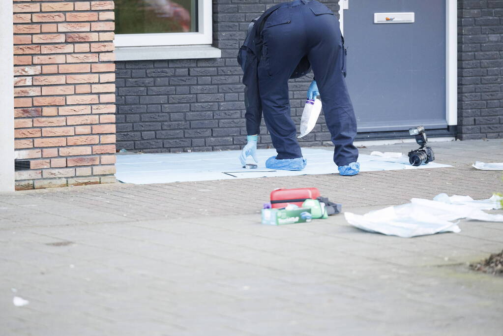 Zwaargewonde na steekpartij bij flat