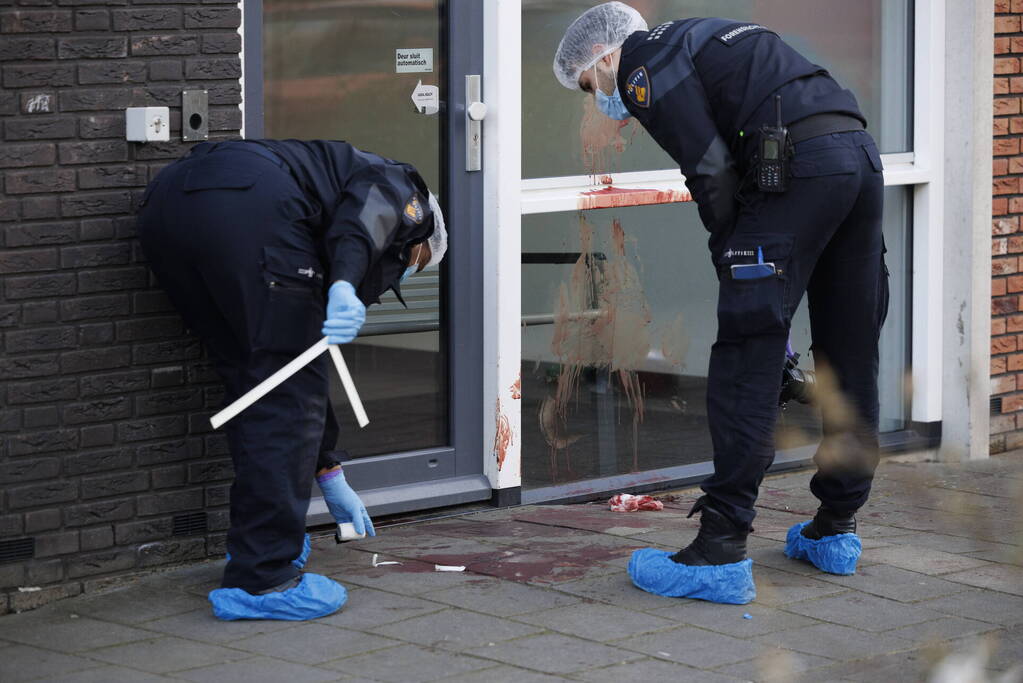 Zwaargewonde na steekpartij bij flat