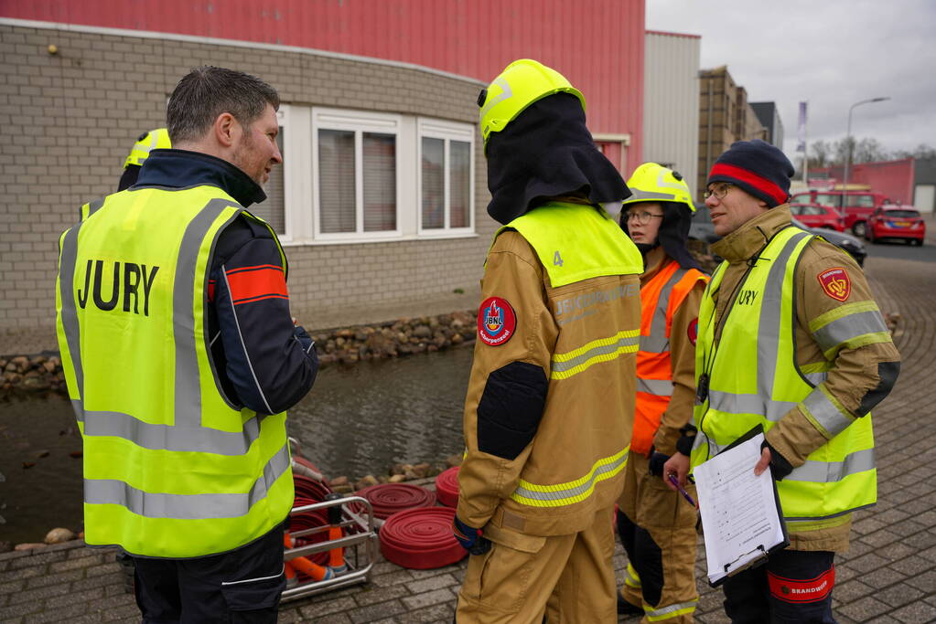 Brandweerlieden van de toekomst houden wedstrijd