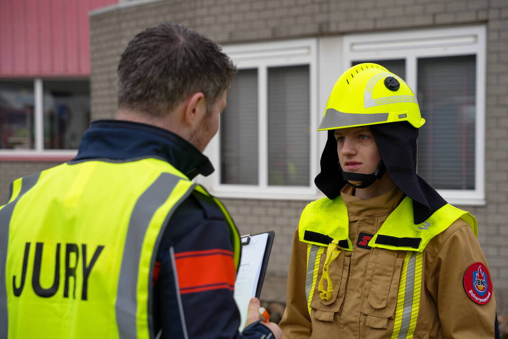 Brandweerlieden van de toekomst houden wedstrijd