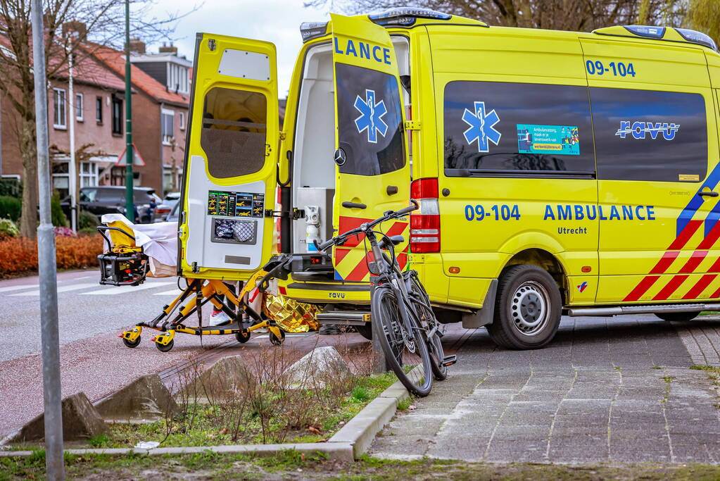 Fietser gewond bij botsing met auto