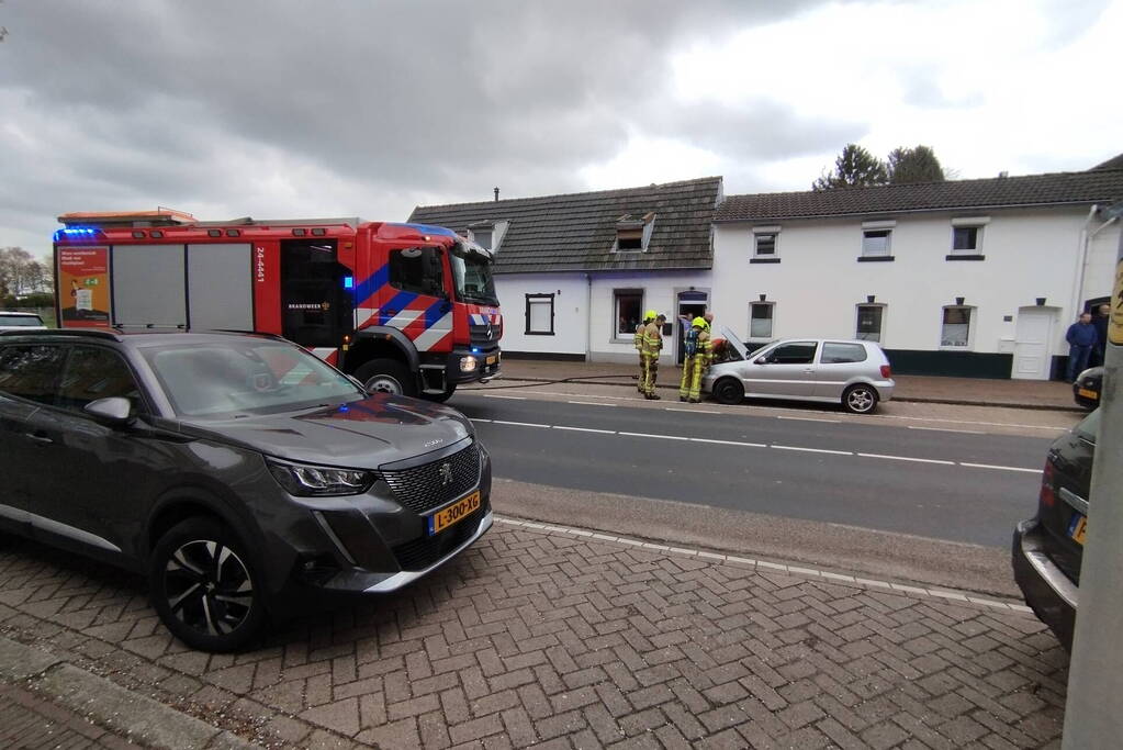 Brand in geparkeerde auto geblust