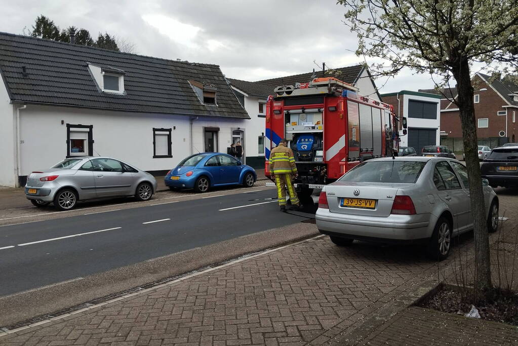 Brand in geparkeerde auto geblust