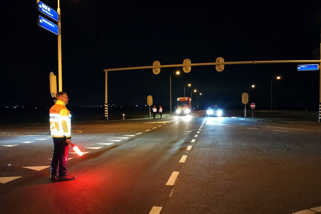 Uitslaande brand in loods, Zeelandbrug afgesloten vanwege rookontwikkeling