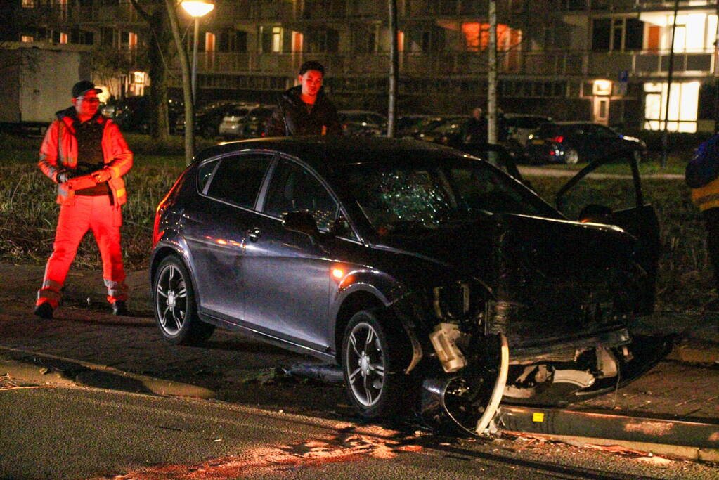 Auto zwaar beschadigd bij eenzijdig ongeval