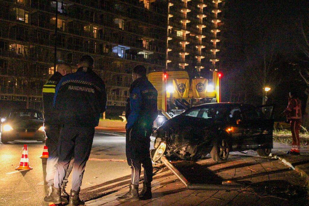 Auto zwaar beschadigd bij eenzijdig ongeval