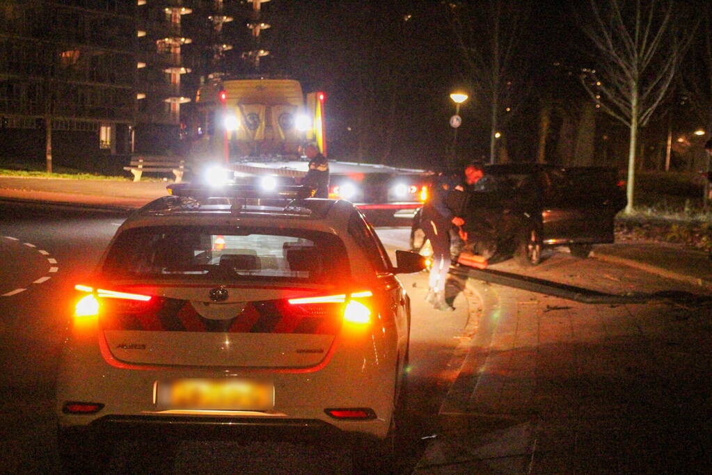 Auto zwaar beschadigd bij eenzijdig ongeval