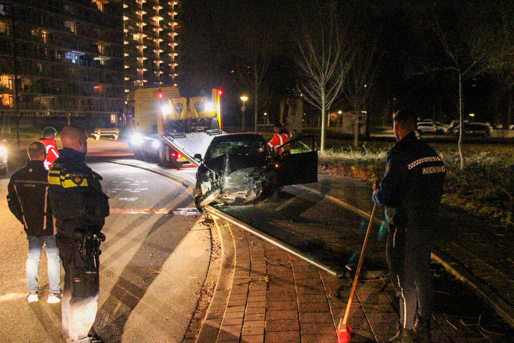 Auto zwaar beschadigd bij eenzijdig ongeval