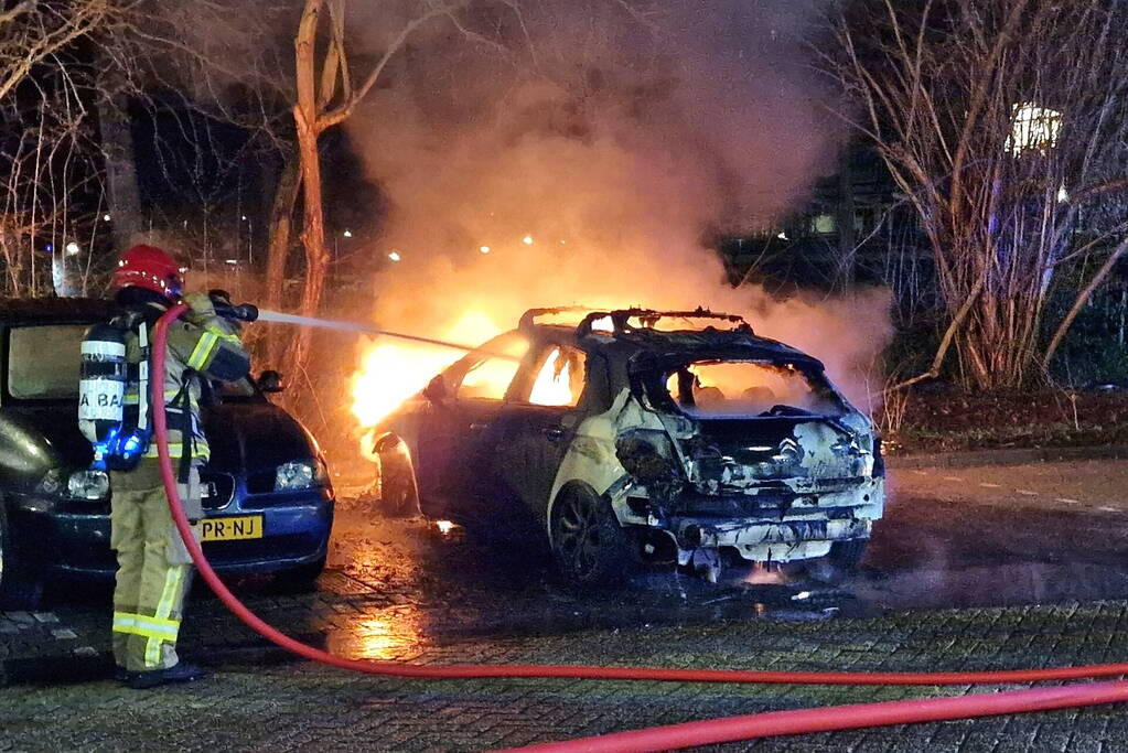 Personenauto verwoest door brand