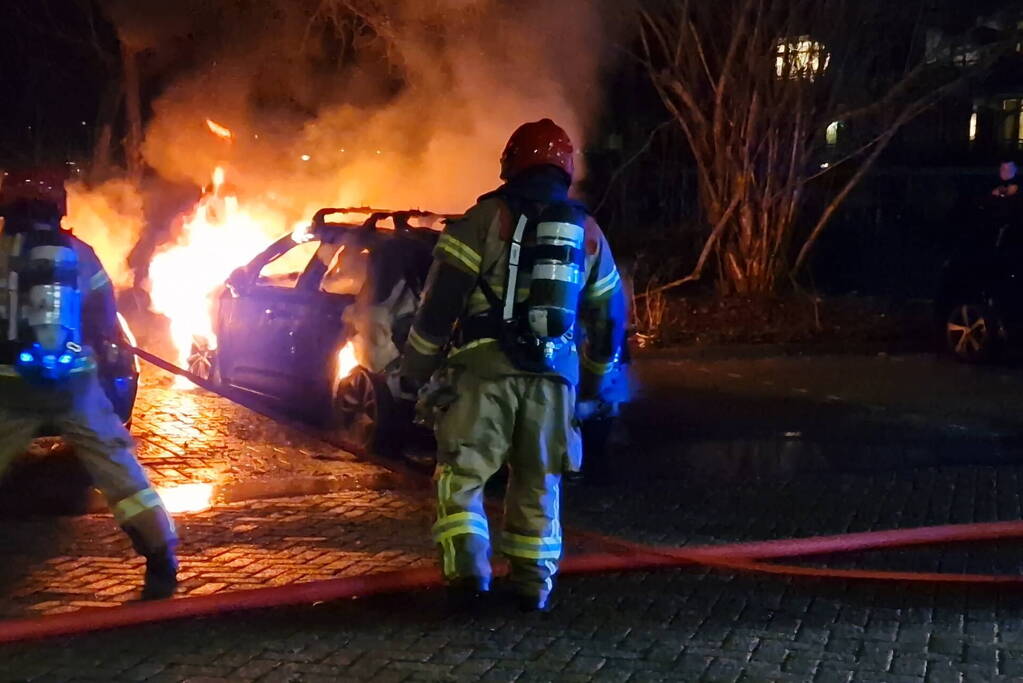 Personenauto verwoest door brand