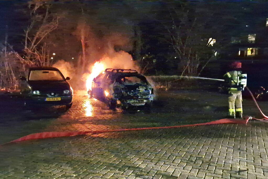 Personenauto verwoest door brand