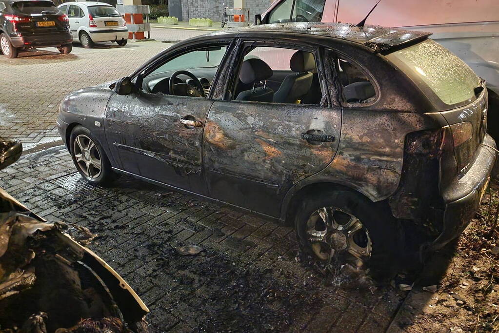 Personenauto verwoest door brand