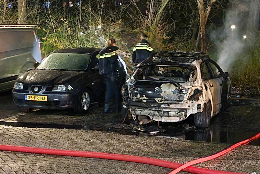 Personenauto verwoest door brand