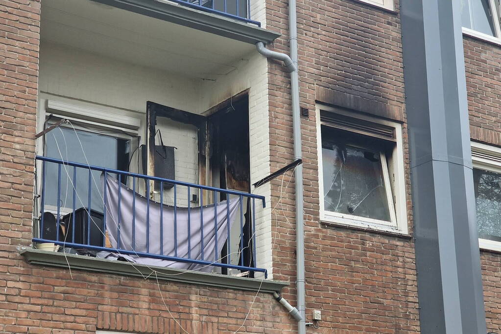 Bewoner naar het ziekenhuis na brand