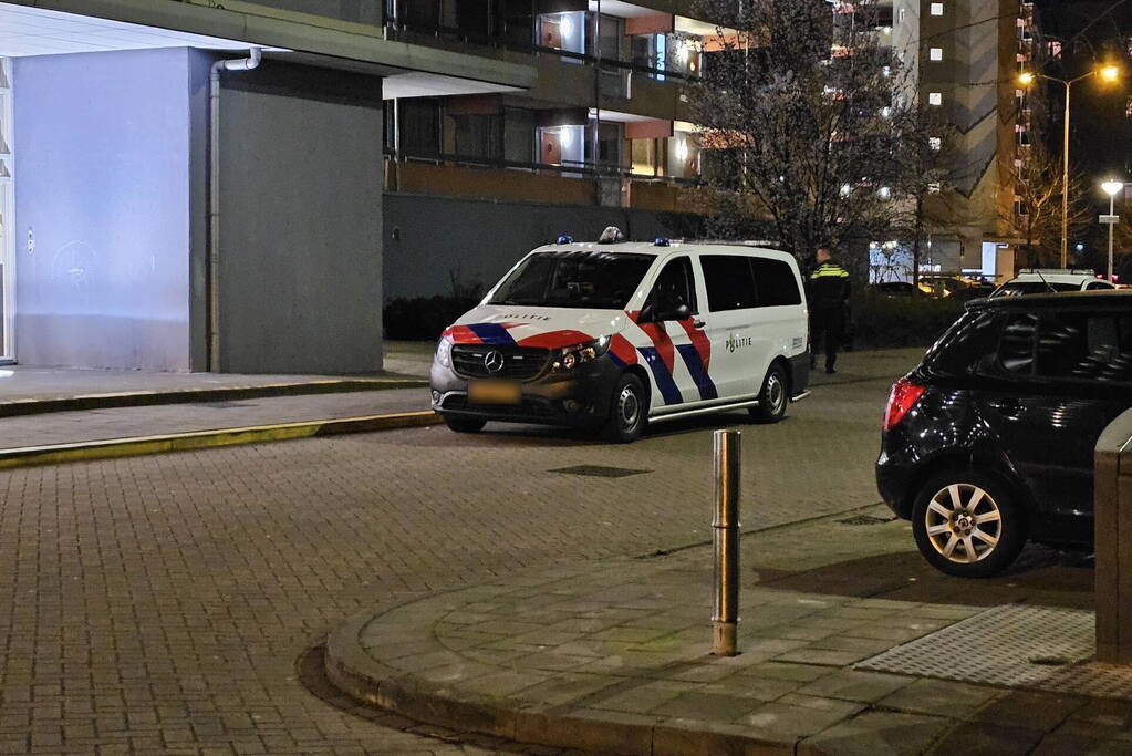 Massale politie-inzet bij conflict Van Eekelenflat