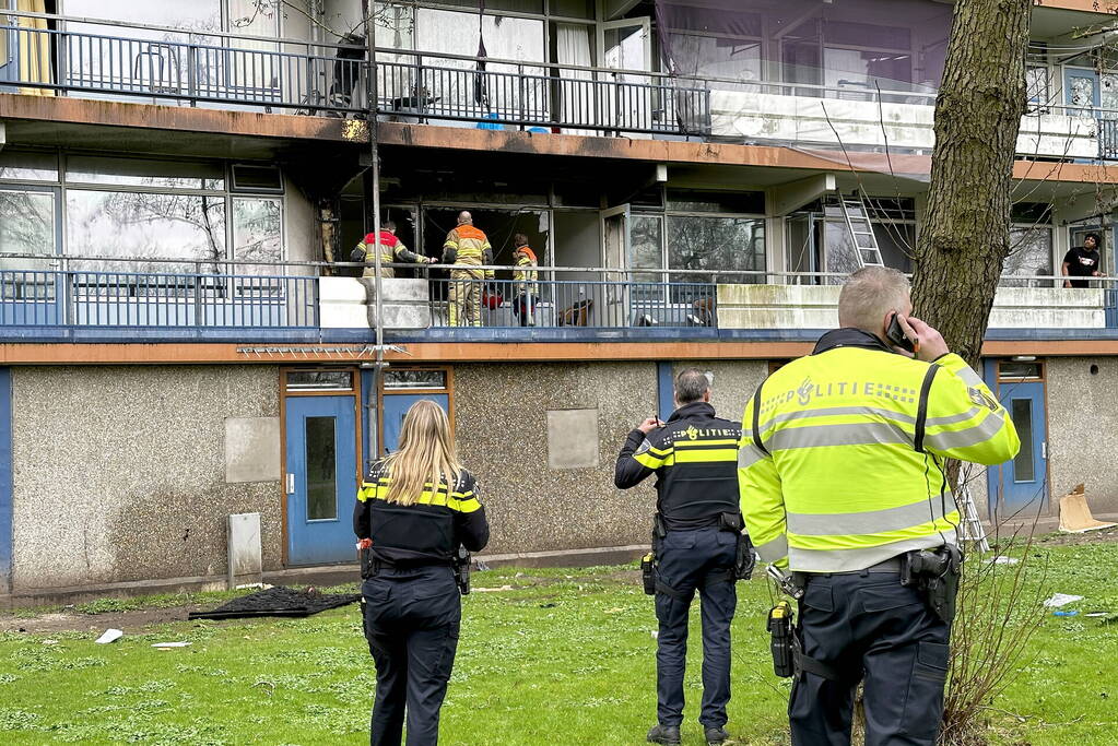 Brand uitgebroken na explosie in woning in Amsterdam Zuidoost