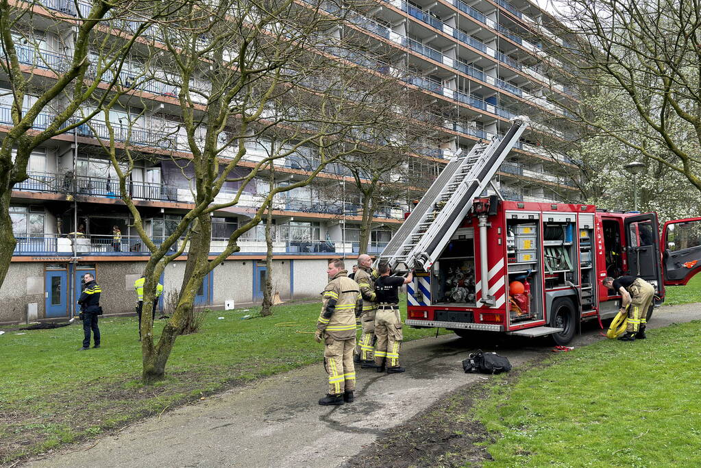 Brand uitgebroken na explosie in woning in Amsterdam Zuidoost