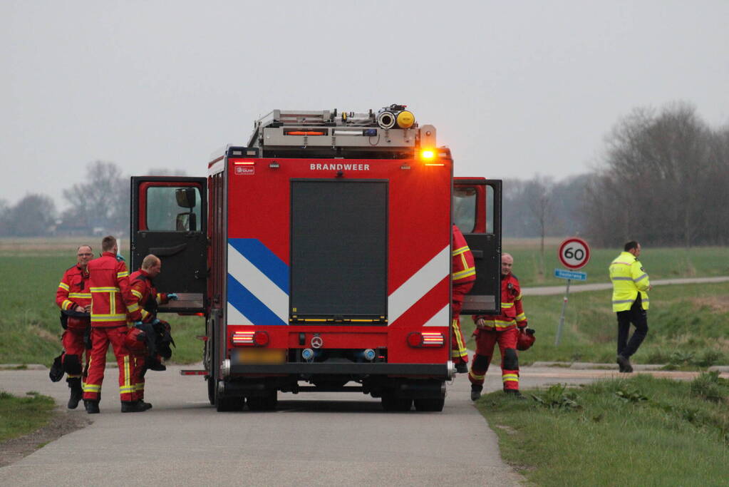 Auto belandt op op zijn kop na aanrijding