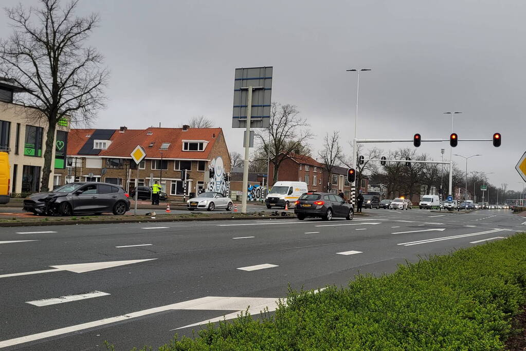 Automobilist ramt verkeerslicht