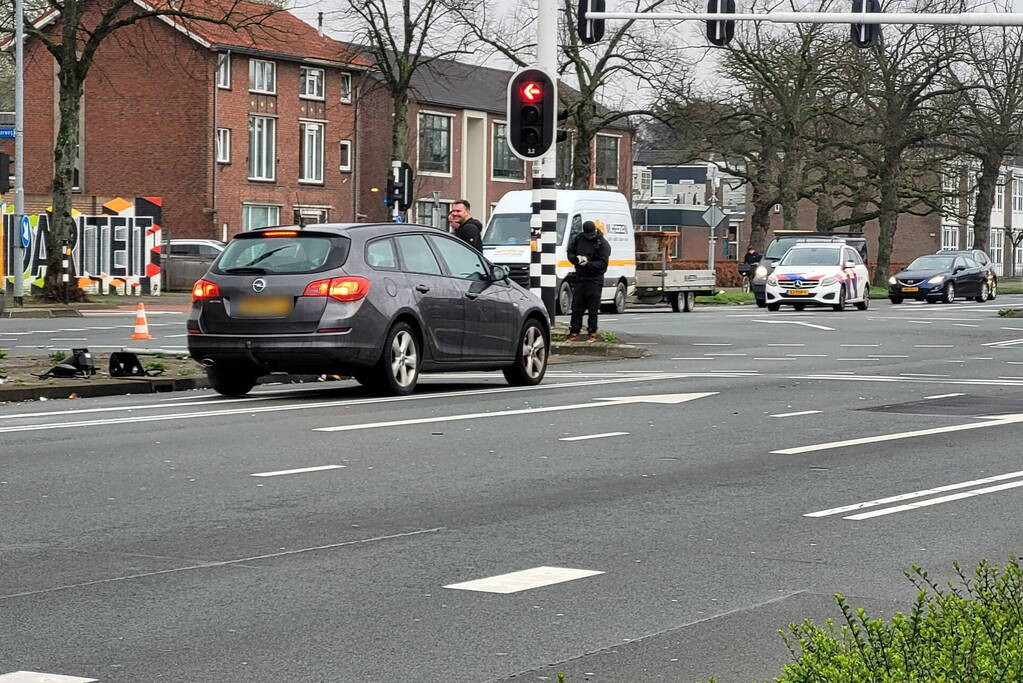 Automobilist ramt verkeerslicht