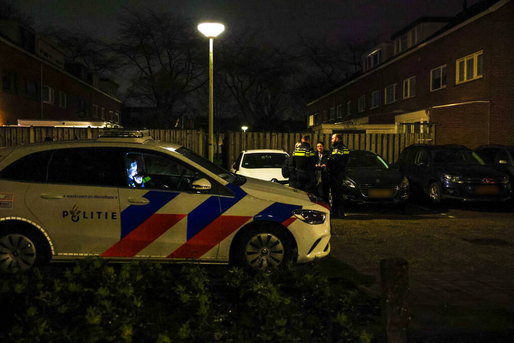 Vier mannen overvallen woning en slaan op vlucht