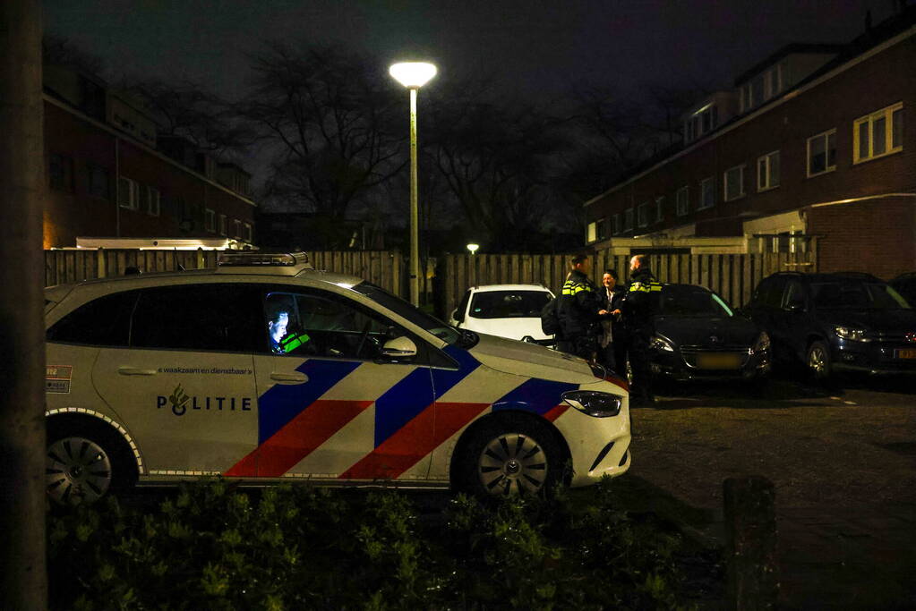 Vier mannen overvallen woning en slaan op vlucht