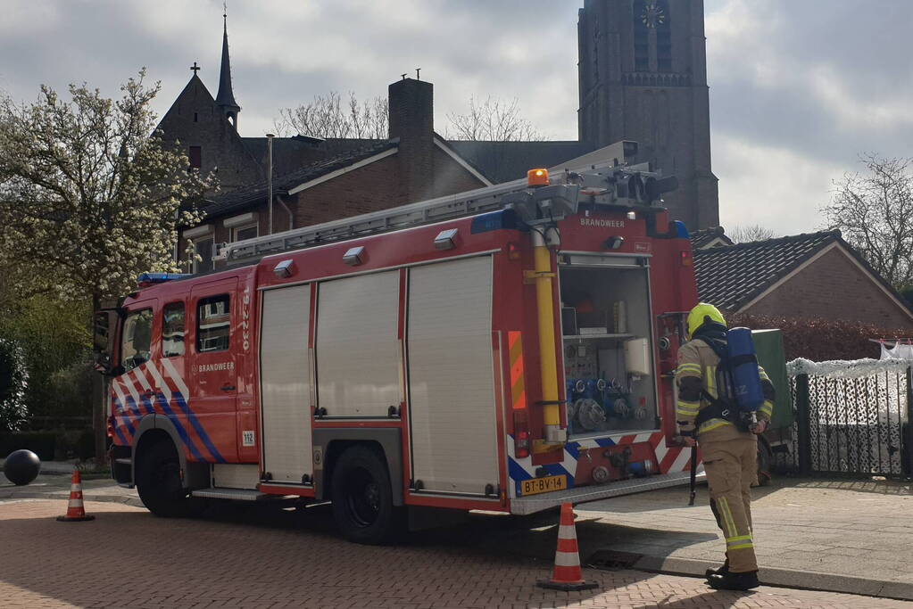 Brandweer doet onderzoek in woning