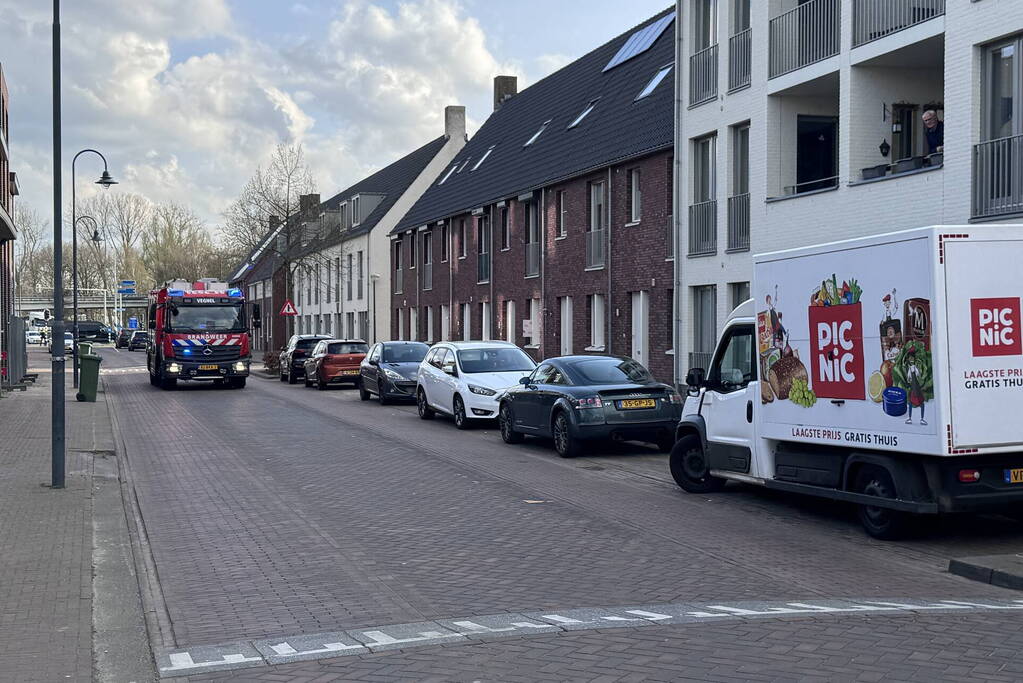 Bezorgbus van Picnic vliegt in brand