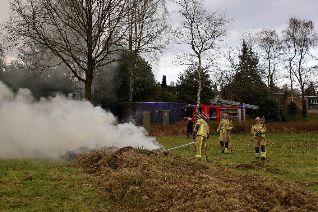 Bult met tuinafval in brand