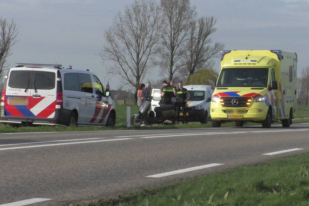 Scooterrijder en fietser in botsing