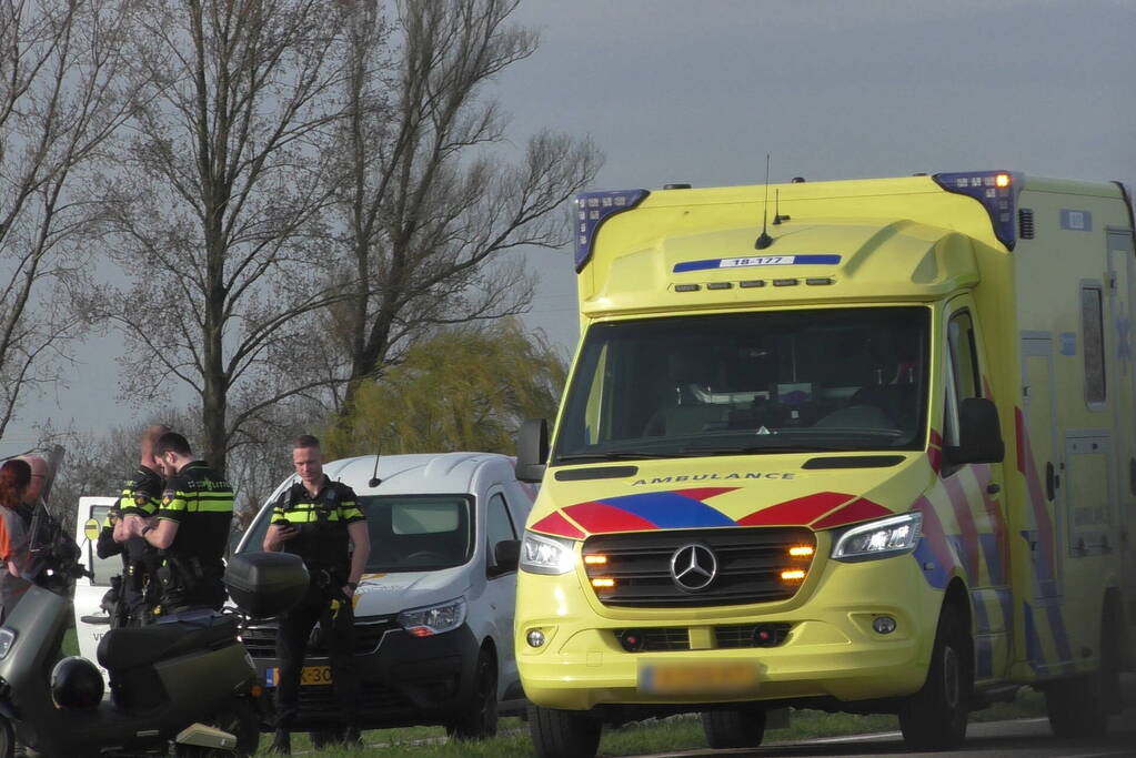 Scooterrijder en fietser in botsing