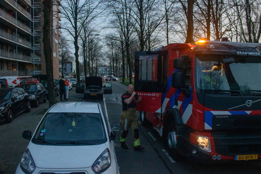 Auto vliegt net na rit in brand