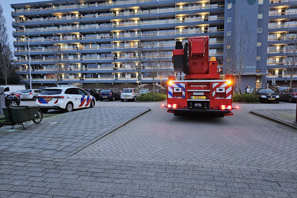 Rook uit flatwoning op vierde etage