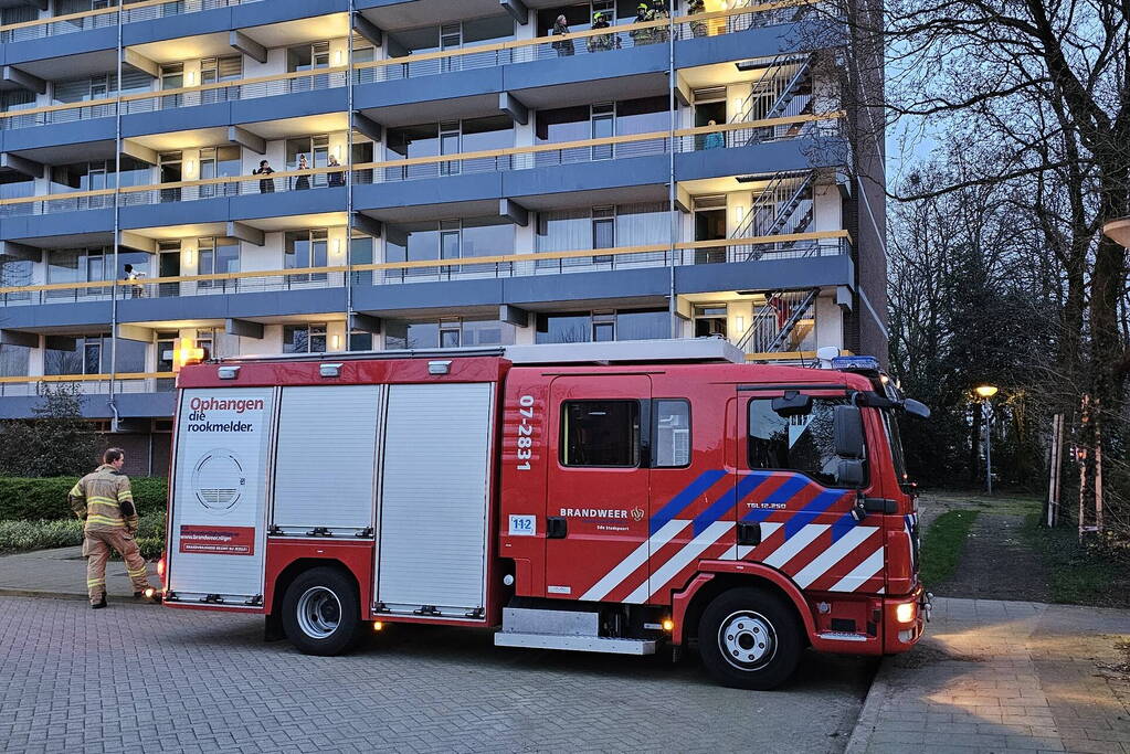 Rook uit flatwoning op vierde etage