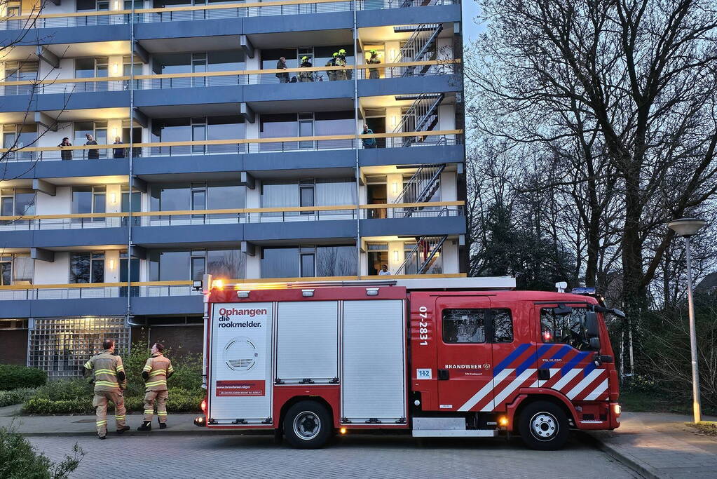 Rook uit flatwoning op vierde etage