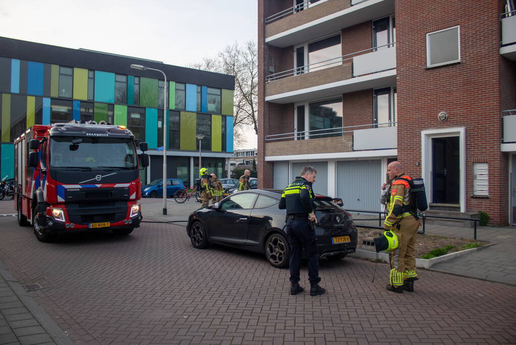 Bed vliegt in brand in appartement