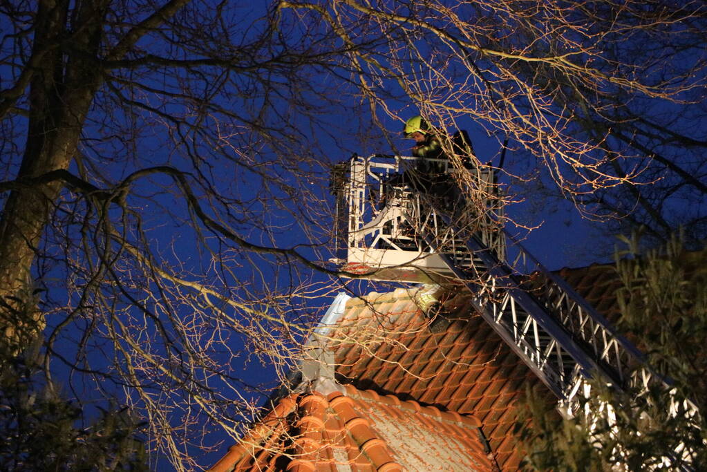 Weg afgesloten wegens schoorsteenbrand